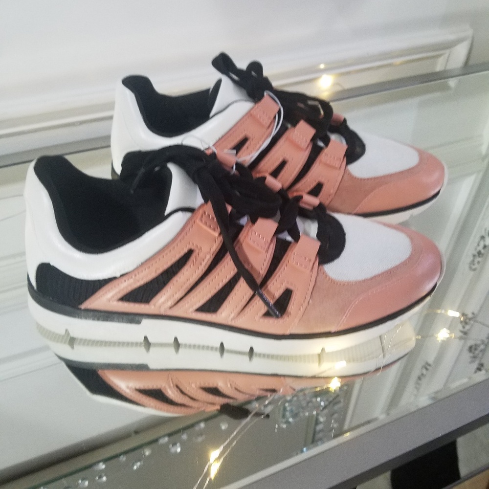 Blush Karlo Sneakers - Picture 6 of 6